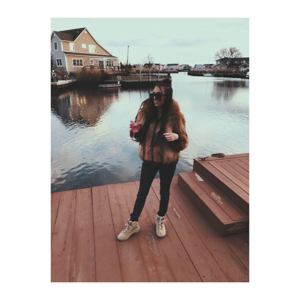 Meet your Posher, Samara